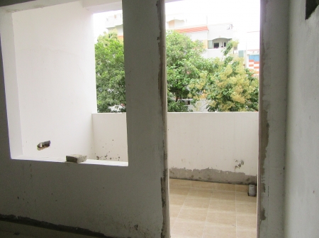7) Li Id : 113 - Balcony.JPG